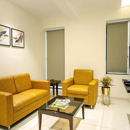 Hotel Paramount Suites & Service Apartments منغالور المظهر الخارجي الصورة