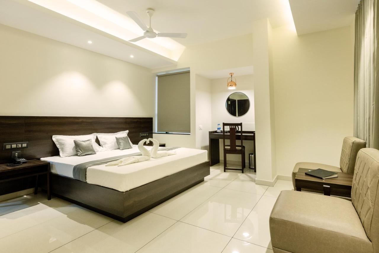 Hotel Paramount Suites & Service Apartments منغالور المظهر الخارجي الصورة