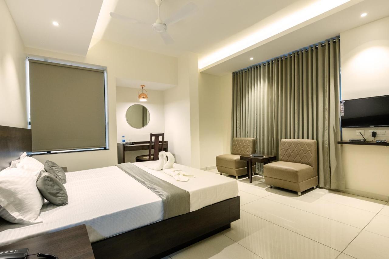 Hotel Paramount Suites & Service Apartments منغالور المظهر الخارجي الصورة