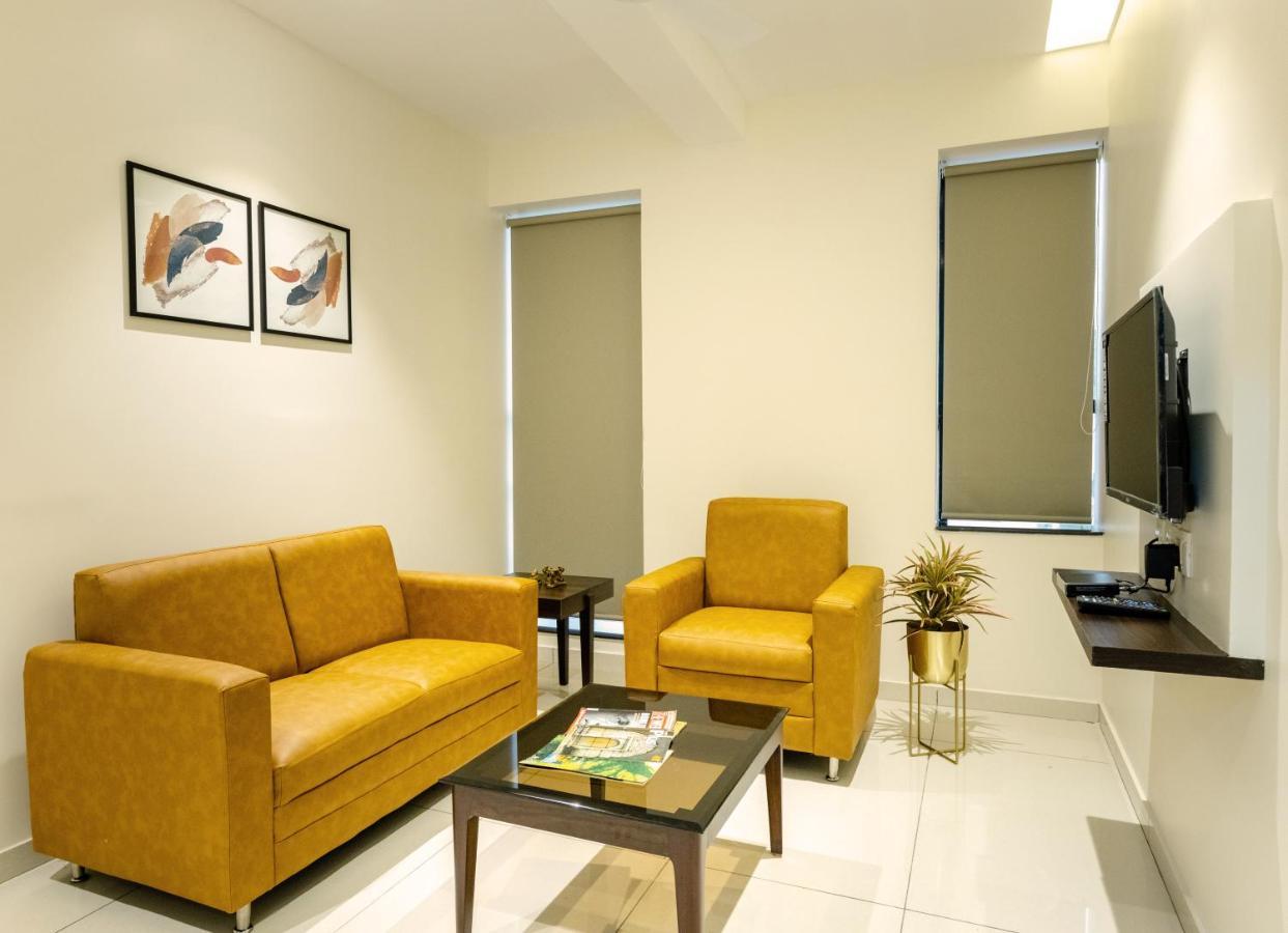 Hotel Paramount Suites & Service Apartments منغالور المظهر الخارجي الصورة