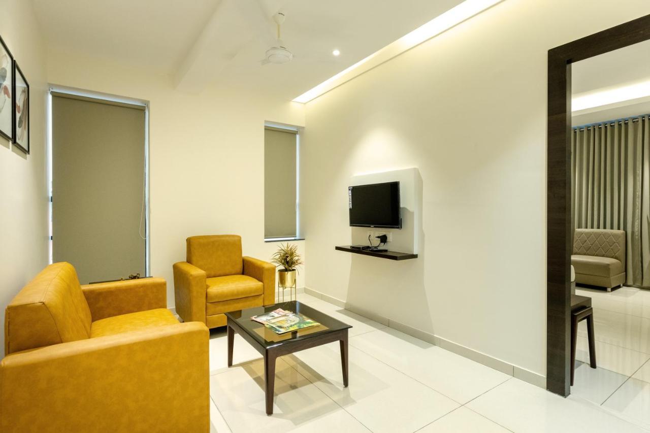 Hotel Paramount Suites & Service Apartments منغالور المظهر الخارجي الصورة
