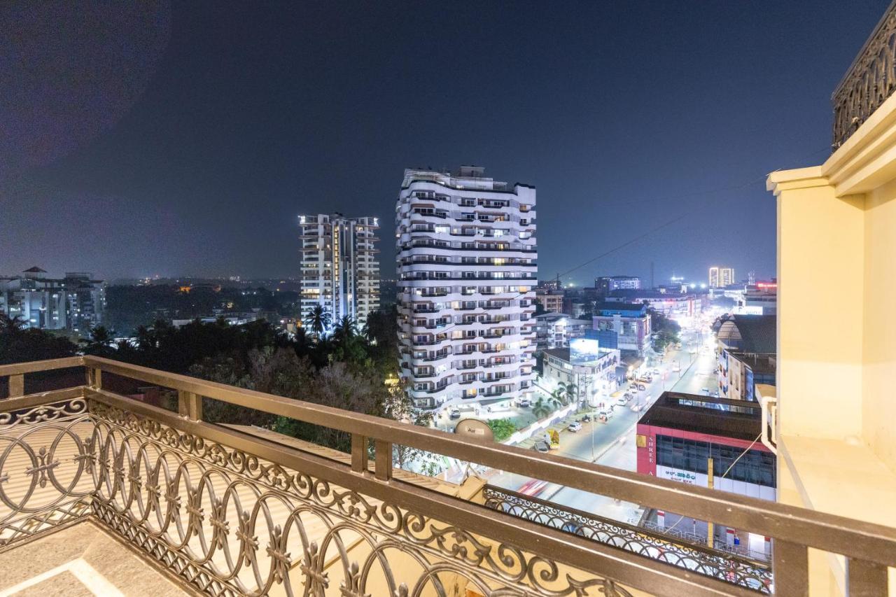 Hotel Paramount Suites & Service Apartments منغالور المظهر الخارجي الصورة