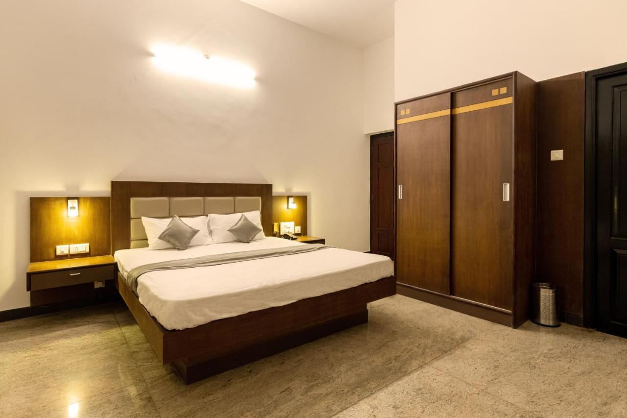 Hotel Paramount Suites & Service Apartments منغالور المظهر الخارجي الصورة