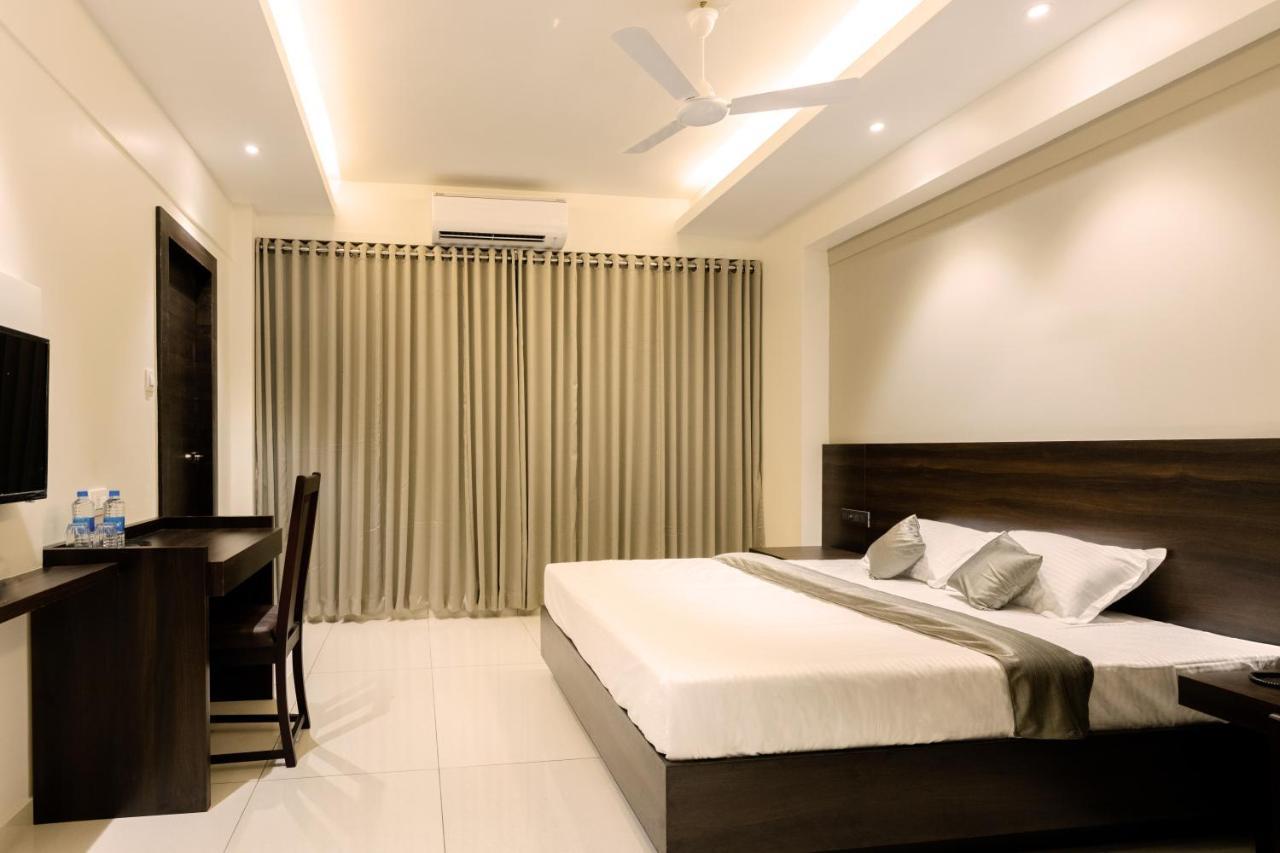 Hotel Paramount Suites & Service Apartments منغالور المظهر الخارجي الصورة