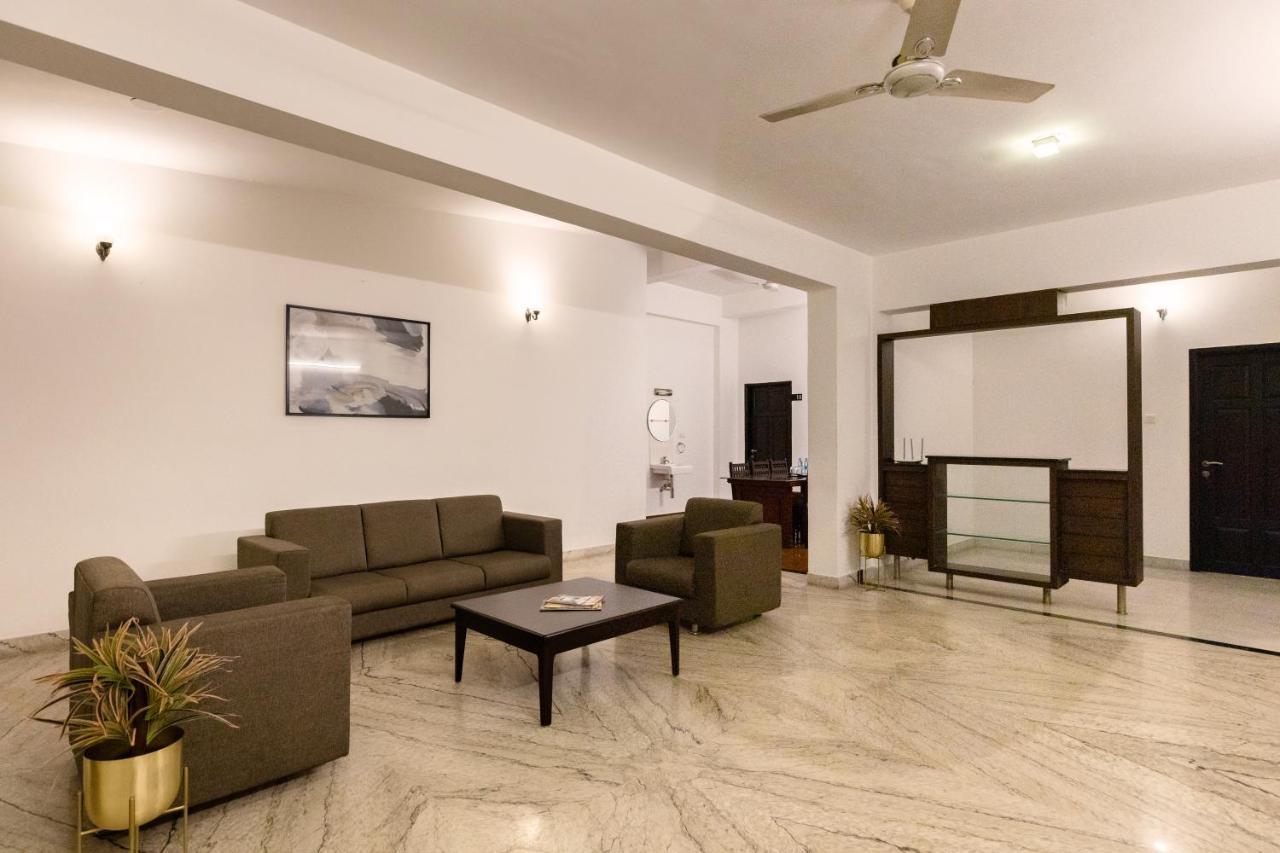 Hotel Paramount Suites & Service Apartments منغالور المظهر الخارجي الصورة
